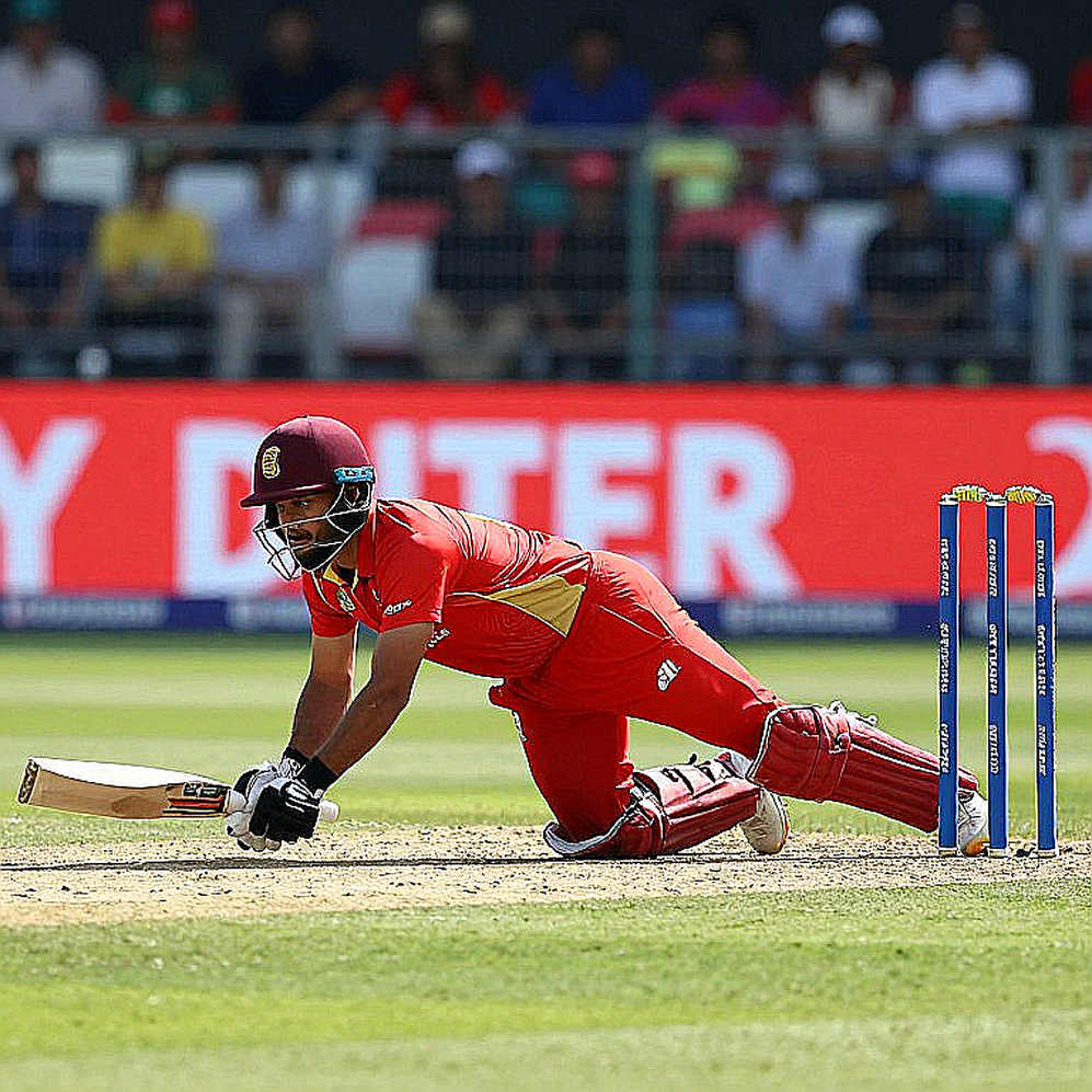 ১৭.১ ওভারের হিসাব: রাওয়ালপিন্ডিতে পাকিস্তানের ২-১ সিরিজ জয় যেভাবে ঢেকে রাখল মধ্যভাগের ফাঁক