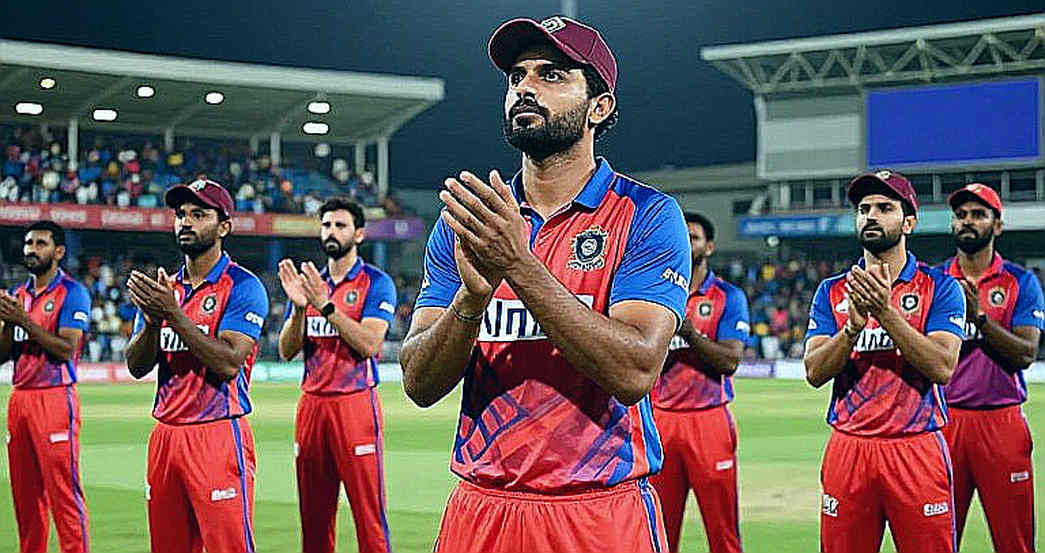 শেষ ওভারের আগে ড্রেসিংরুমের নীরবতা: একটি টুর্নামেন্টের গল্প যা স্কোরবোর্ড বলতে পারে না