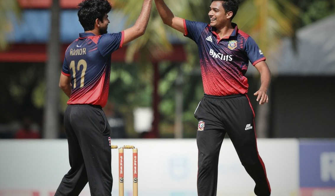 হারমানপ্রীতের নেতৃত্ব ত্যাগ: স্কোরবোর্ড যে ফরম্যাট-প্রশ্নটা কখনো লেখে না হারমানপ্রীতের নেতৃত্ব ত্যাগ: স্কোরবোর্ড যে ফরম্যাট-প্রশ্নটা কখনো লেখে না