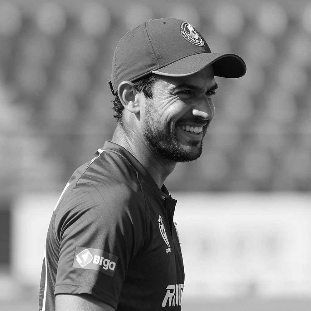 খালি কলামের পাঠ: কাইনাত ইমতিয়াজের অবসর আর রেফারির নতুন খাতা
