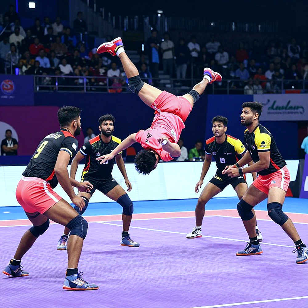 এক কোটি টাকা, একটা বাদ পড়া নাম: কাবাডিতে মেধার চেয়ে ঠিকানা কেন বড়